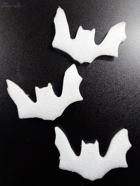 3 weiße Schaumstoff Fledermäuse